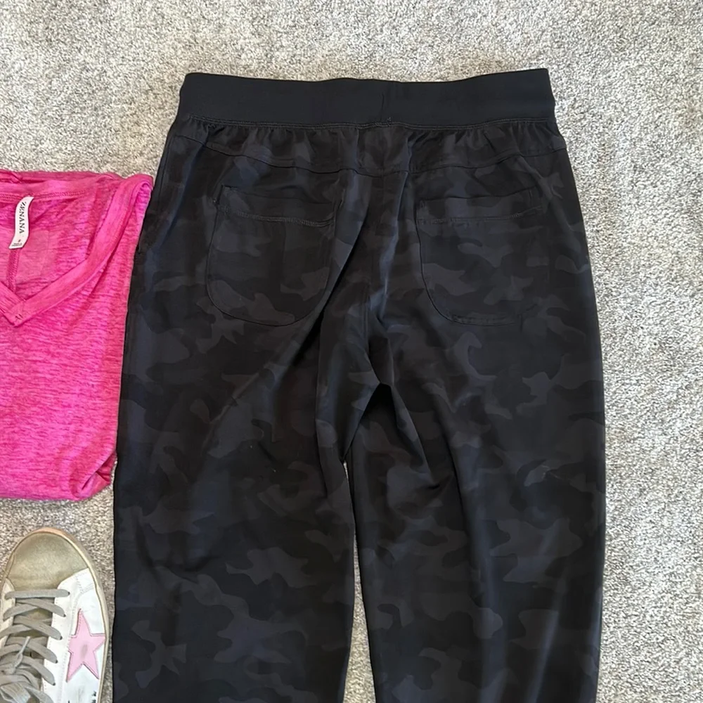 CRZ YOGA Camo Print Jogger Pants - Picture 7 of 8